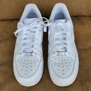 Nike Air Force 1 women's '07 white 7.5